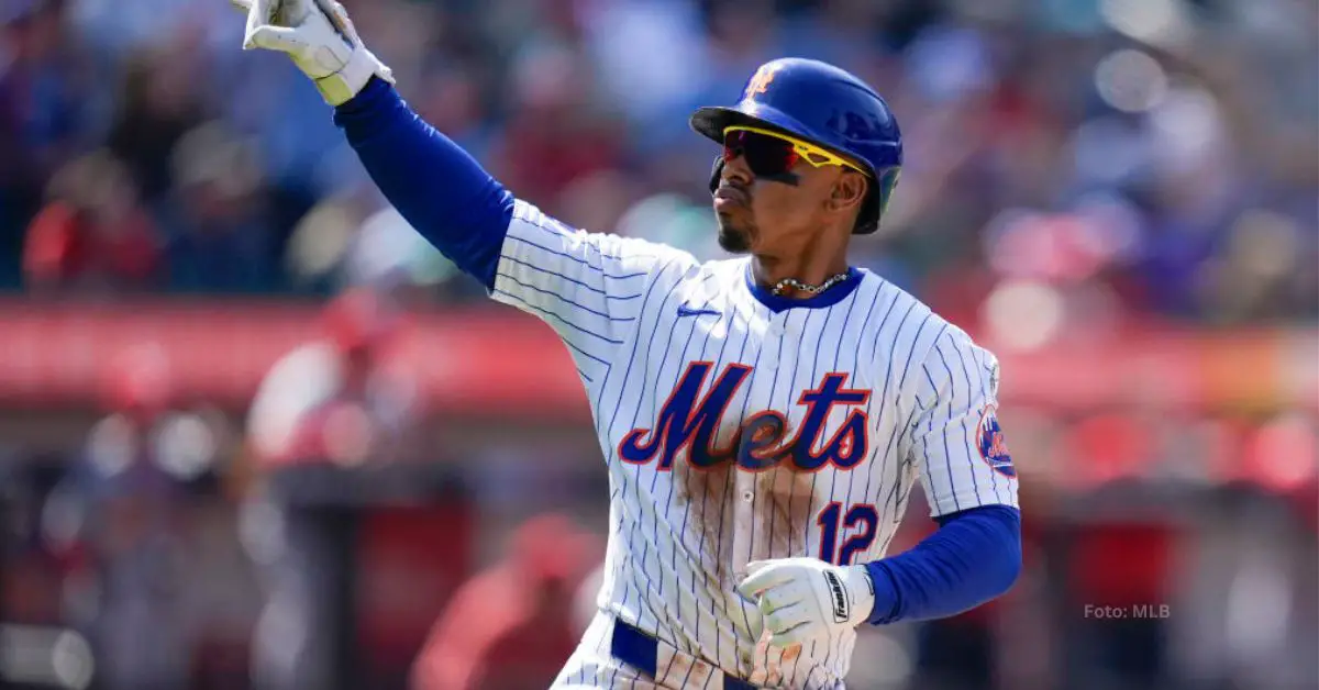 Francisco Lindor celebrando con las gradas tras jonrón con New York Mets