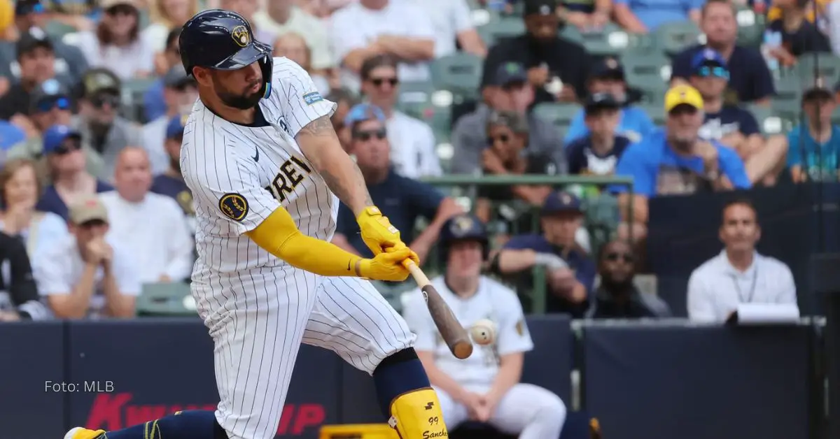 Gary Sanchez bateando jonrón con Milwaukee Brewers en MLB 2024