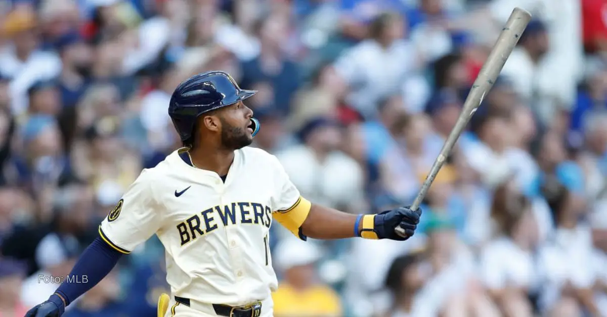 Jackson Chorio conectando jonrón con Milwaukee Brewers en MLB 2024