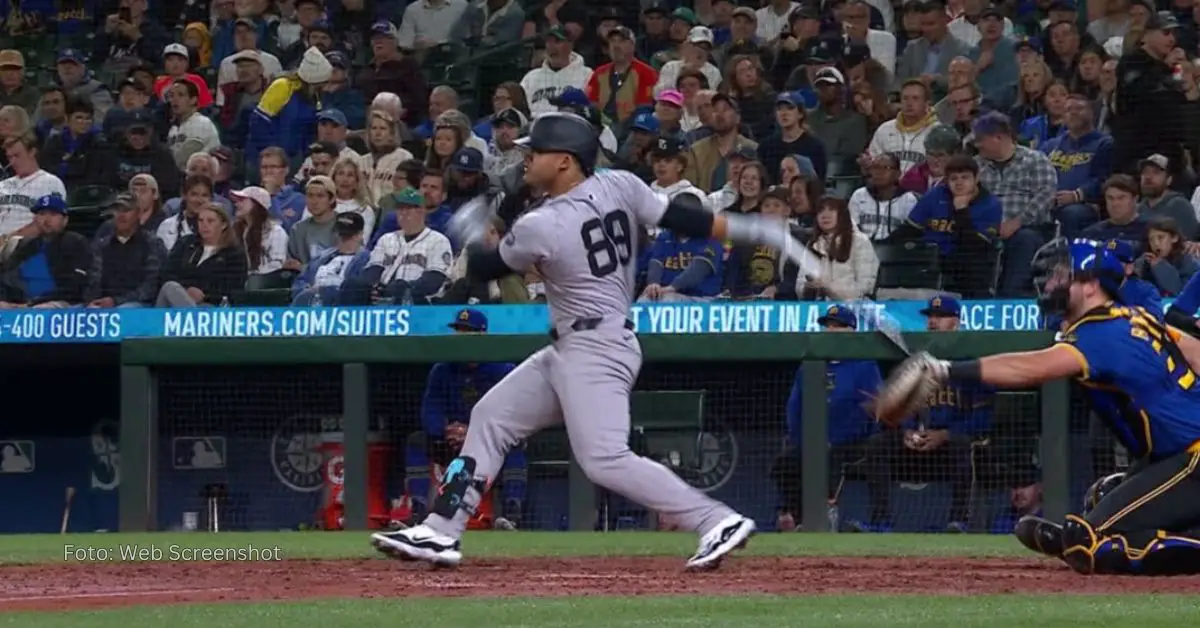 Jasson Domínguez celebrando con New York Yankees