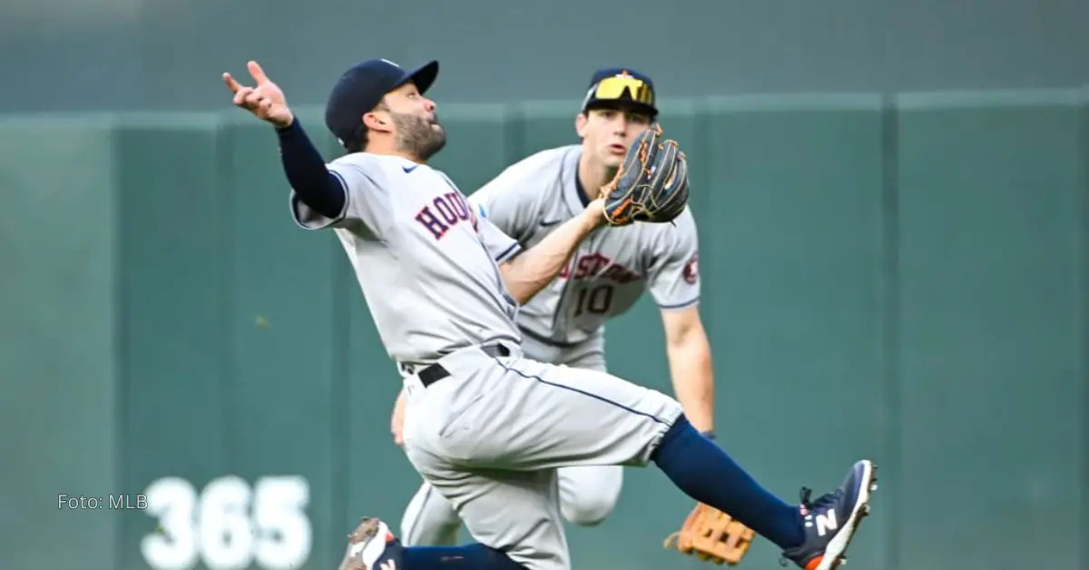 Jose Altuve haciendo un excelente fildeo con Houston Astros en MLB