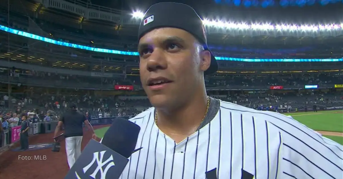 Juan Soto rindiendo declaraciones en Yankee Stadium