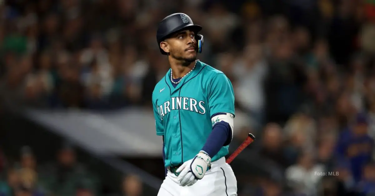 Julio Rodríguez con el uniforme de Seattle Mariners