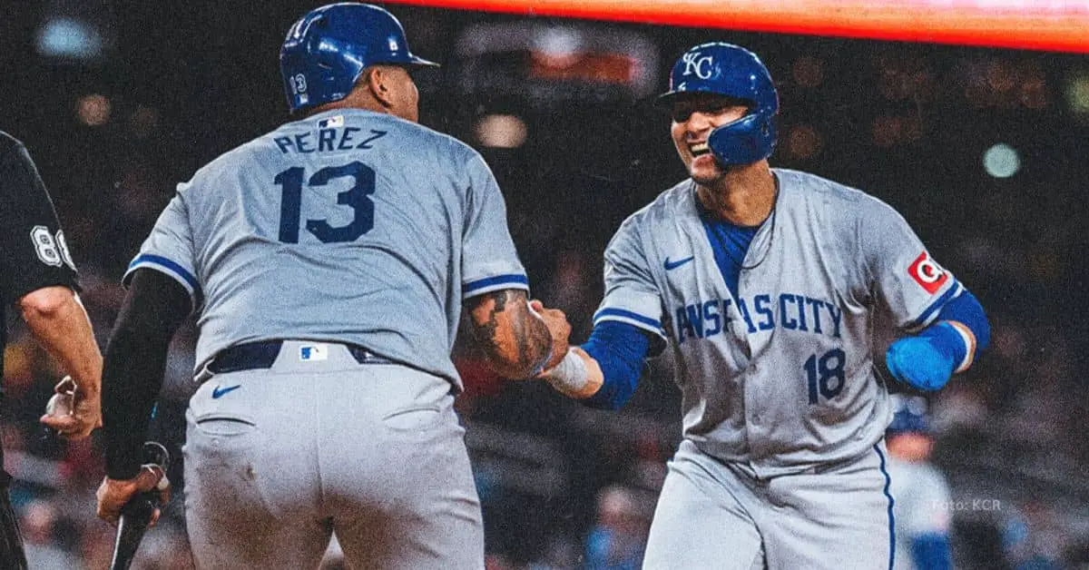 Salvador y Yuli celebran por Kansas City Royals