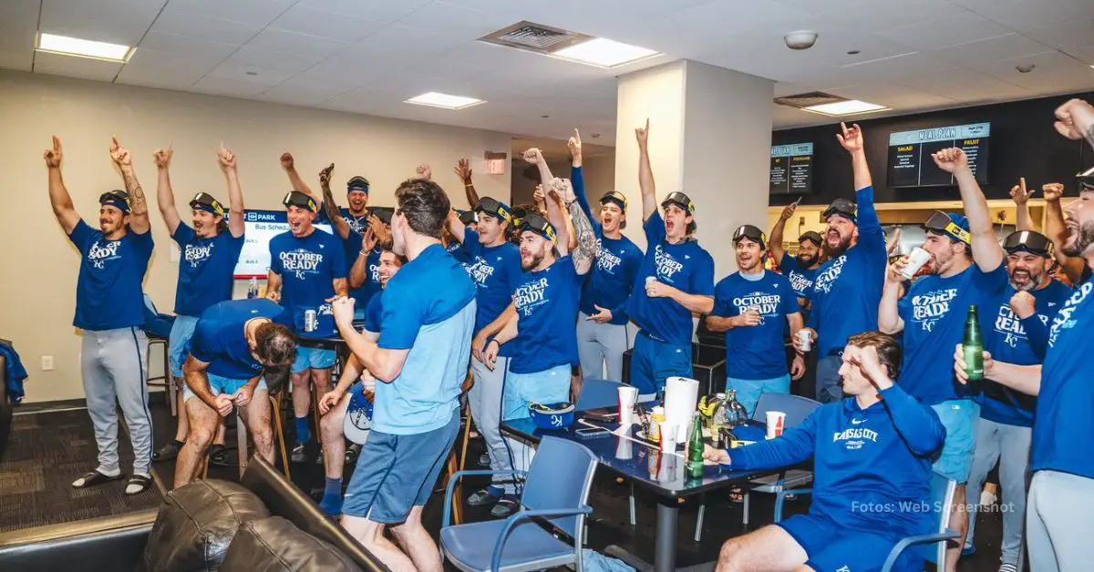 Yuli Gurriel y Kansas celebrando el boleto