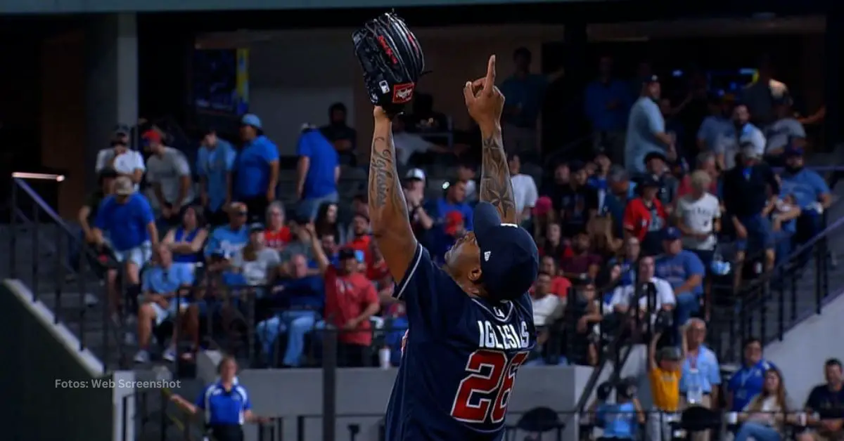 Raisel Iglesias celebrando con Atlanta Braves