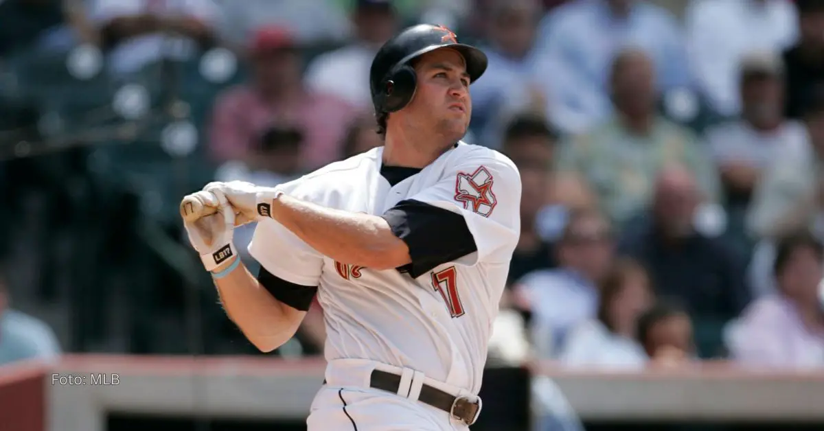 Lance Berkman bateando con Houston Astros.