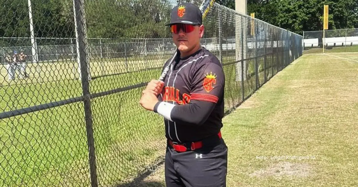 Loidel Rodríguez en campo de beisbol en Florida