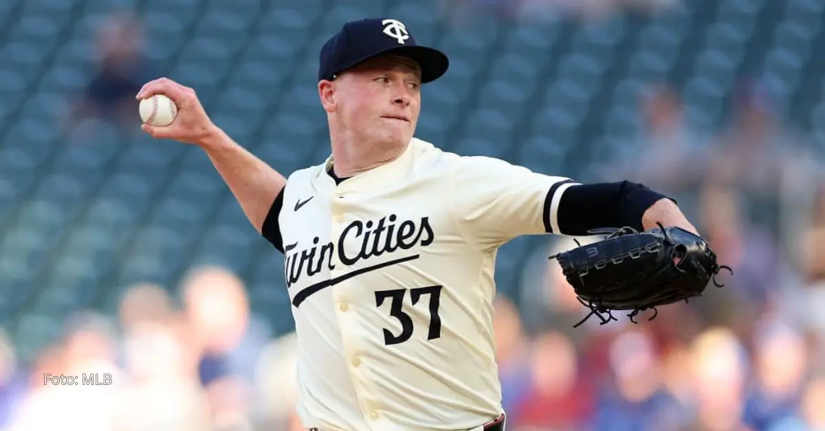 Louie Varland lanzando con Minnesota Twins en Grandes Ligas