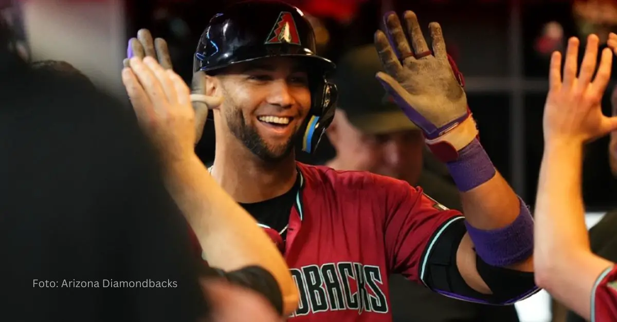 Lourdes Gurriel Jr. celebrando con Arizona Diamondbacks