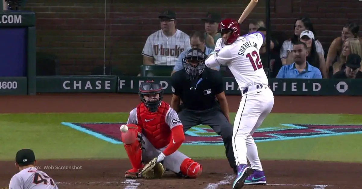 Lourdes Gurriel Jr. bateando con Arizona Diamondbacks