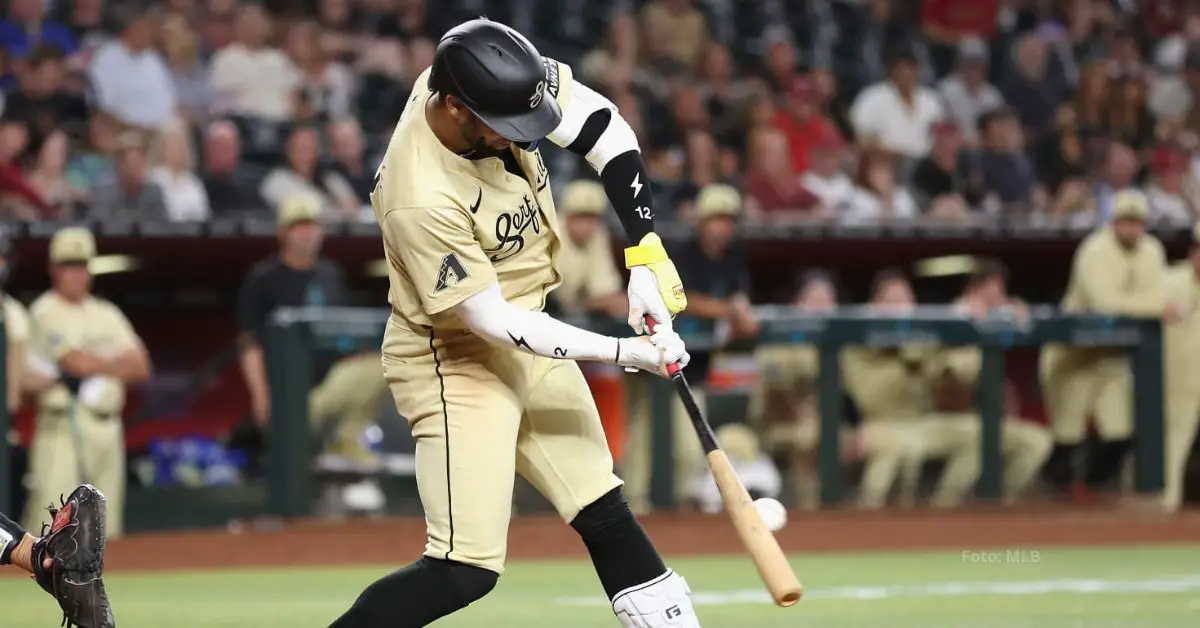 Lourdes Gurriel Jr. bateando con Arizona Diamondbacks