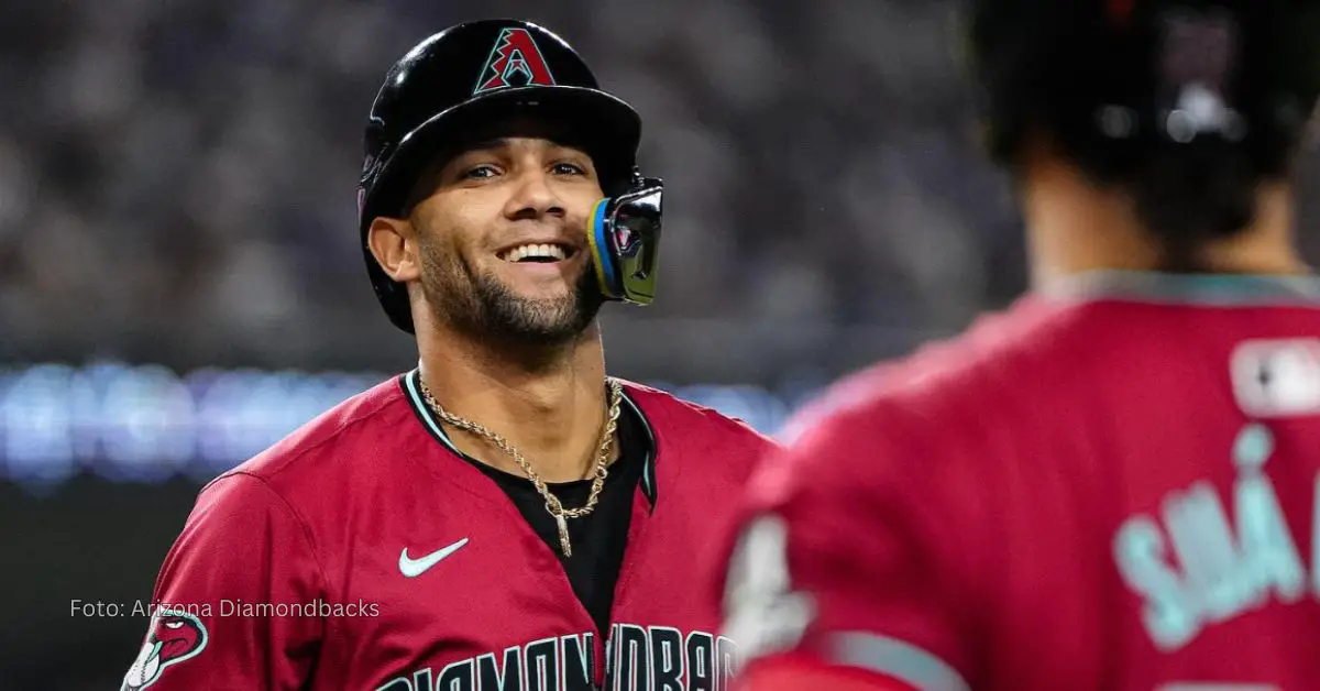 Cubano Lourdes Gurriel Jr. celebrando con Arizona Diamondbacks