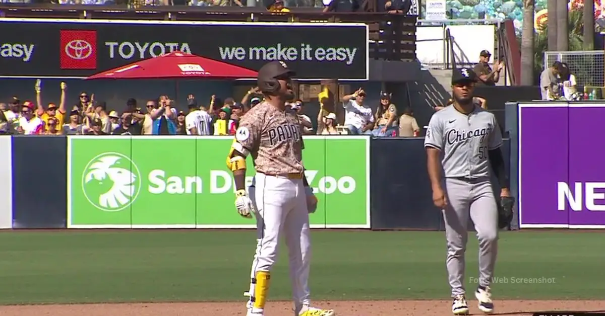 Luis Arráez gritando tras conectar doble con San Diego Padres