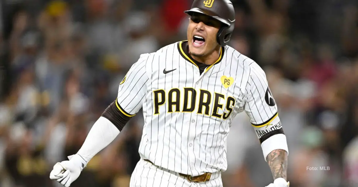 Manny Machado gritando tras conectar un batazo productor con San Diego Padres