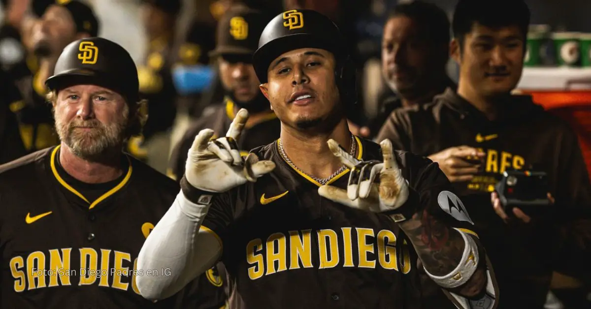 Manny Machado celebrando tras jonrón con San Diego Padres