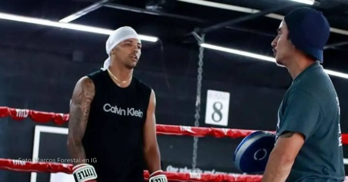 Marcos Forestal durante sus entrenamietos sobre el ring de boxeo