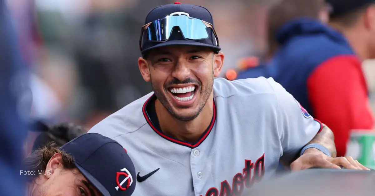 Carlos Correa sonriendo con el uniforme de Minnesota Twins