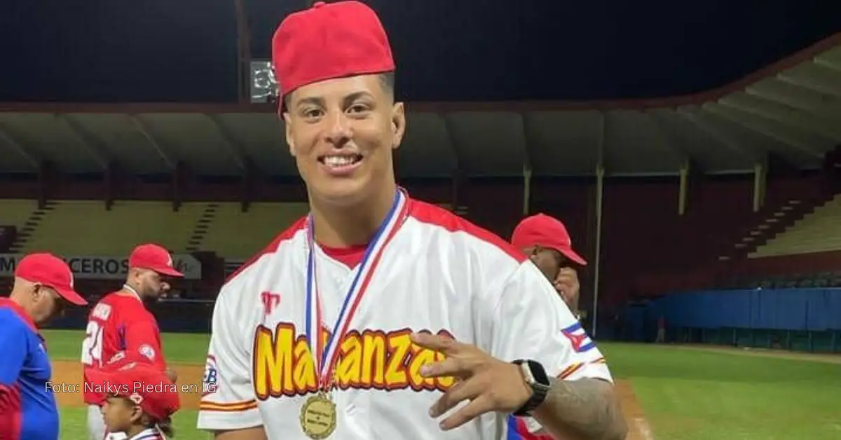 Naikys Piedra con el uniforme de Matanzas en el beisbol cubano