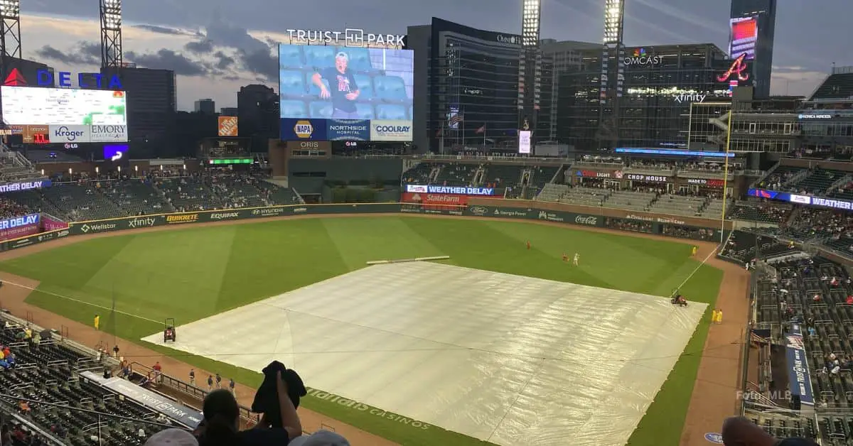 El hogar de Atlanta Braves bajo la inclemente lluvia