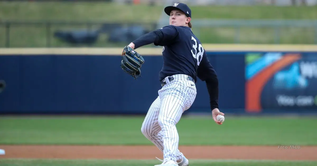 Clayton Beeter lanzando con New York Yankees