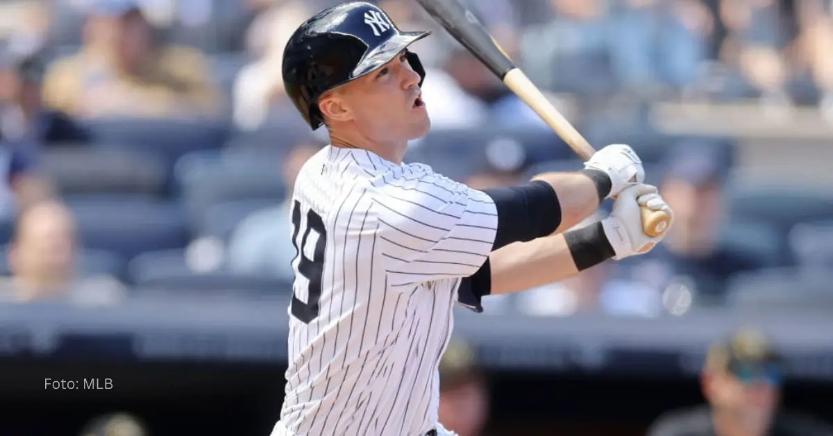 Jon Berti con el uniforme de New York Yankees