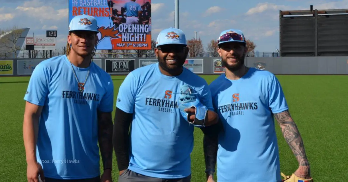 Pablo Sandoval con compañeros en el Staten Island Ferry Hawks