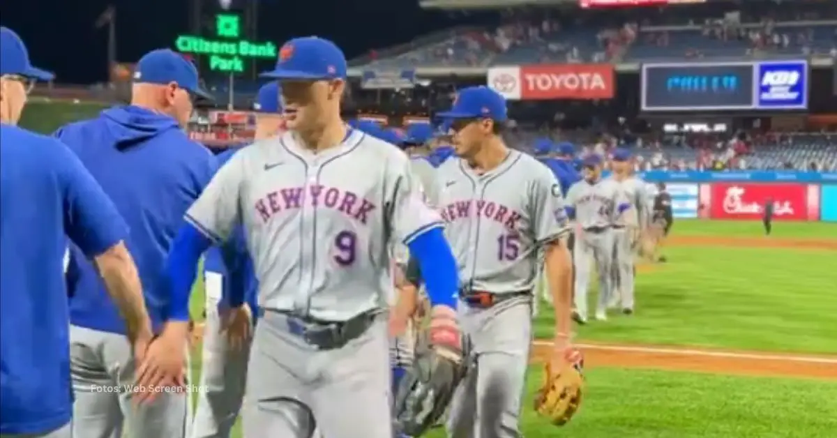 New York Mets celebrando durante el juego