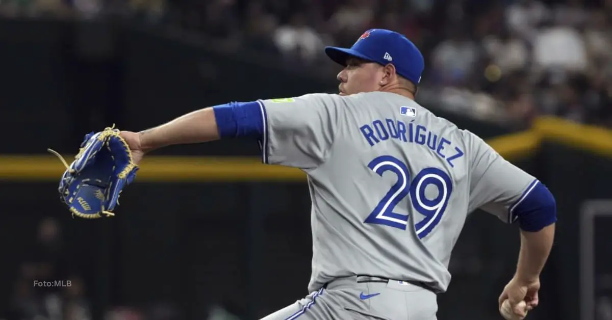 Yariel Rodríguez con el uniforme de Toronto Blue Jays