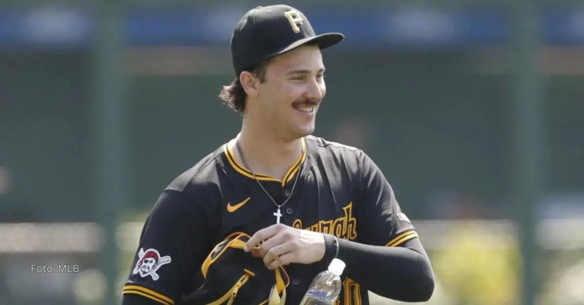 Paul Skenes sonriendo con Pittsburgh Pirates