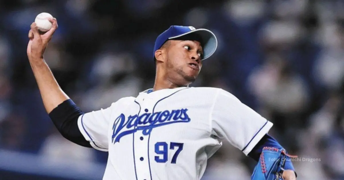 Raidel Martínez con Chunichi Dragons en la Liga Japonesa