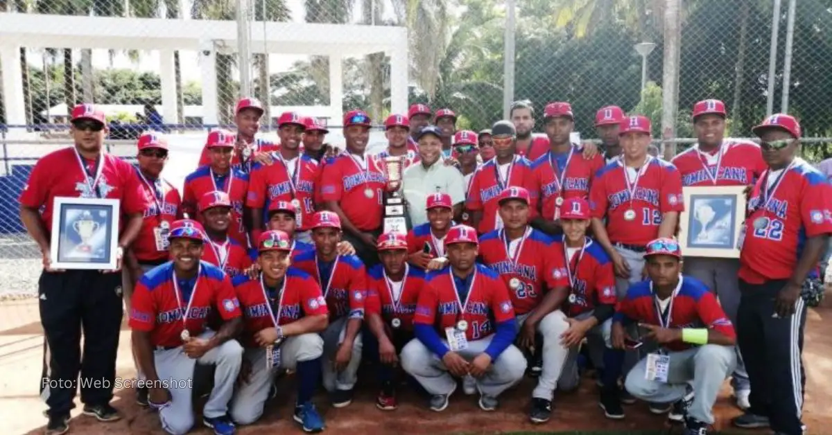 República Dominicana en foto de equipo después de conseguir un título de la Copa del Caribe