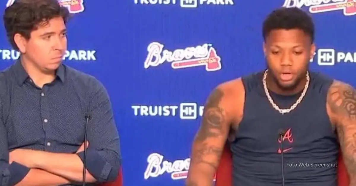 Ronald Acuña Jr ofreciendo declaraciones a la prensa