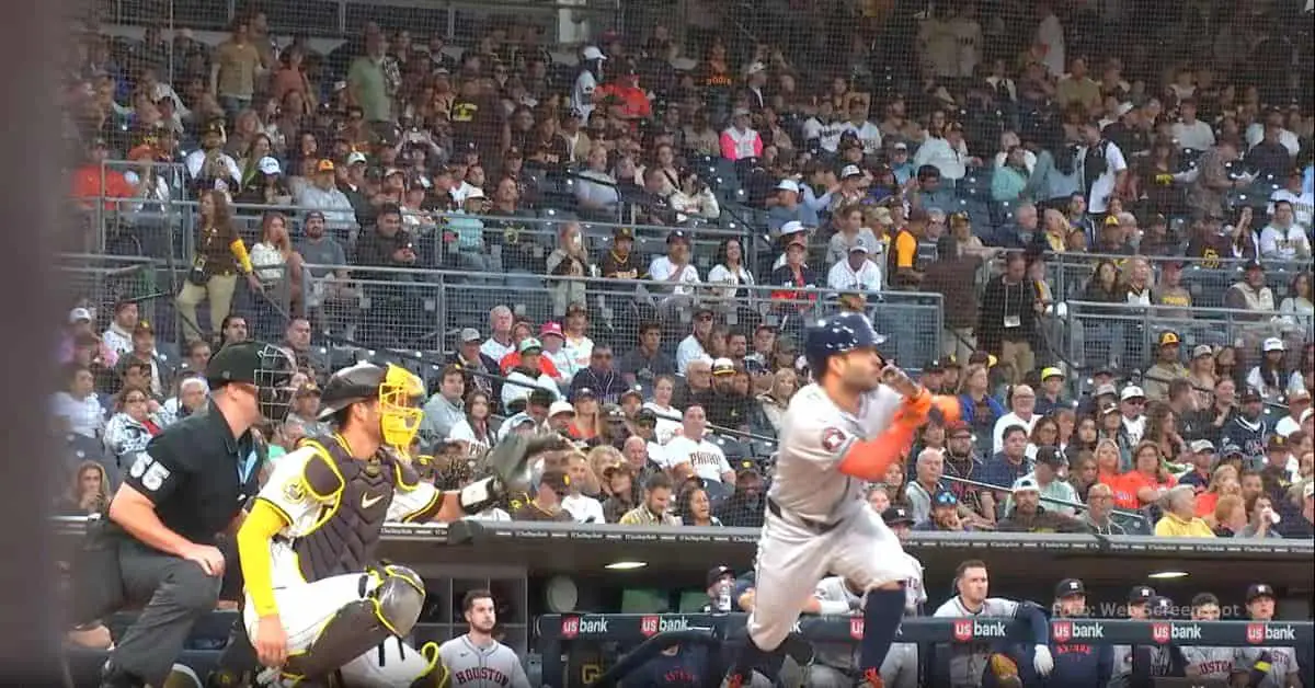 Jose Altuve sorprendiendo con el toque