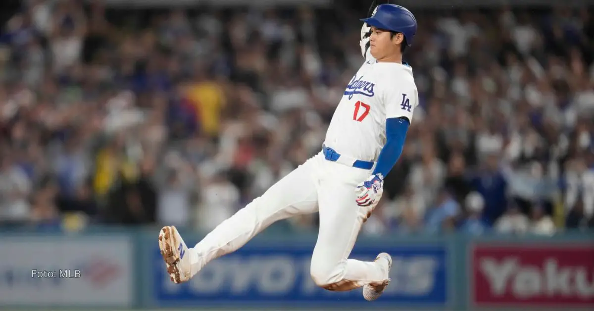 Shohei Ohtani deslizándose para robar una base en MLB con Dodgers