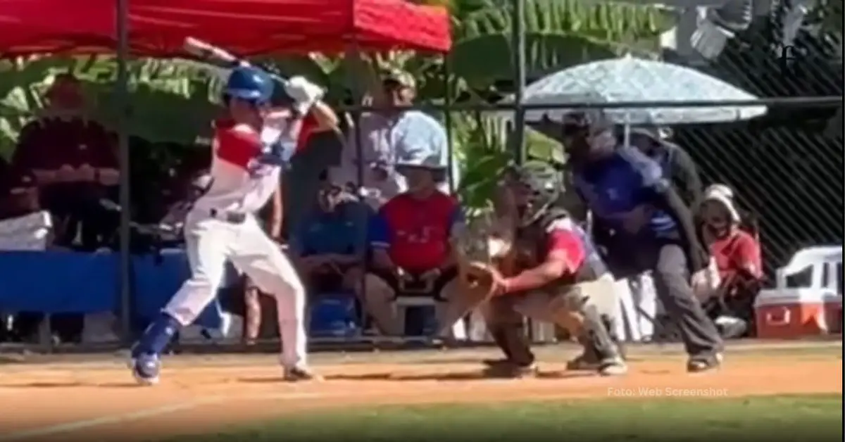 El pelotero Jonathan Raúl Delgado, joven talento beisbol cubano, en una presentación