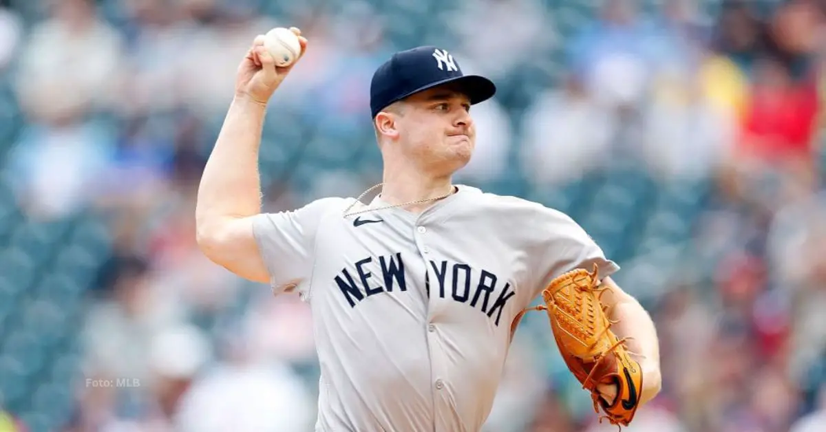 Clarke Schmidt lanzando para Yankees