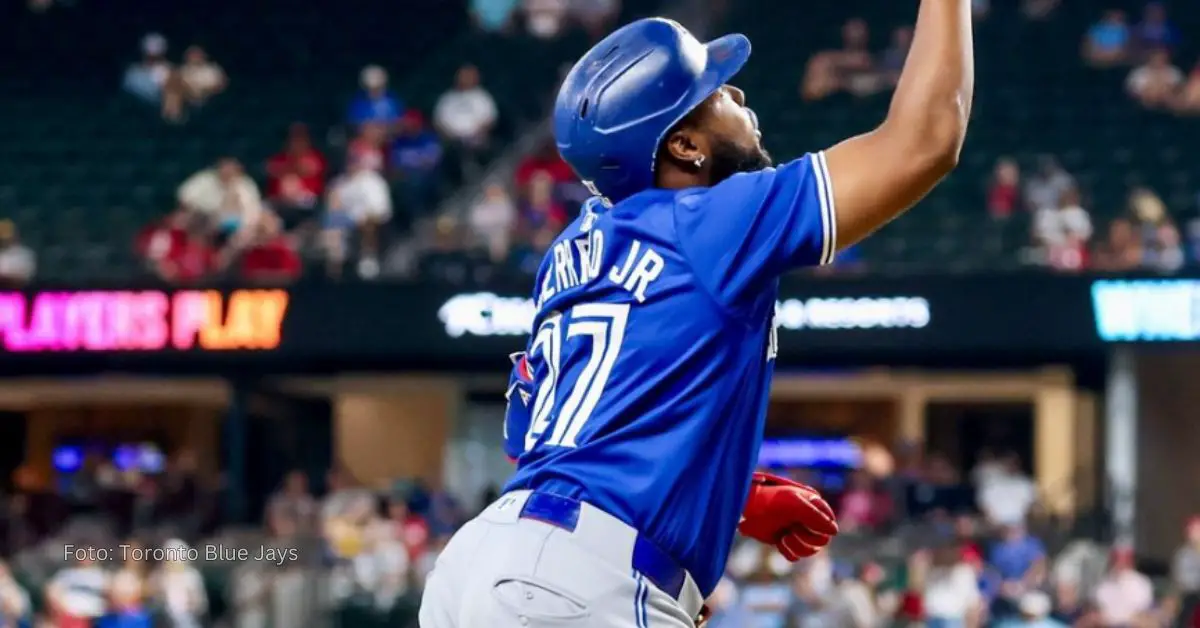 Vladimir Guerrero Jr. celebrando jonron con Toronto Blue Jays