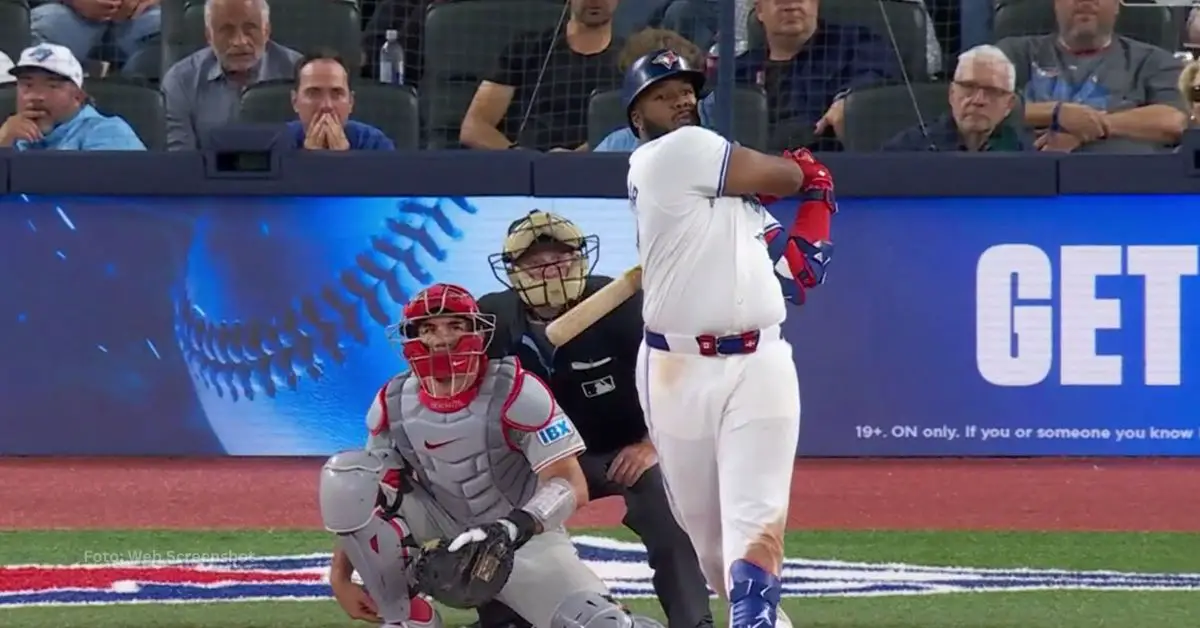 Vladimir Guerrero Jr. bateando con Toronto Blue Jays