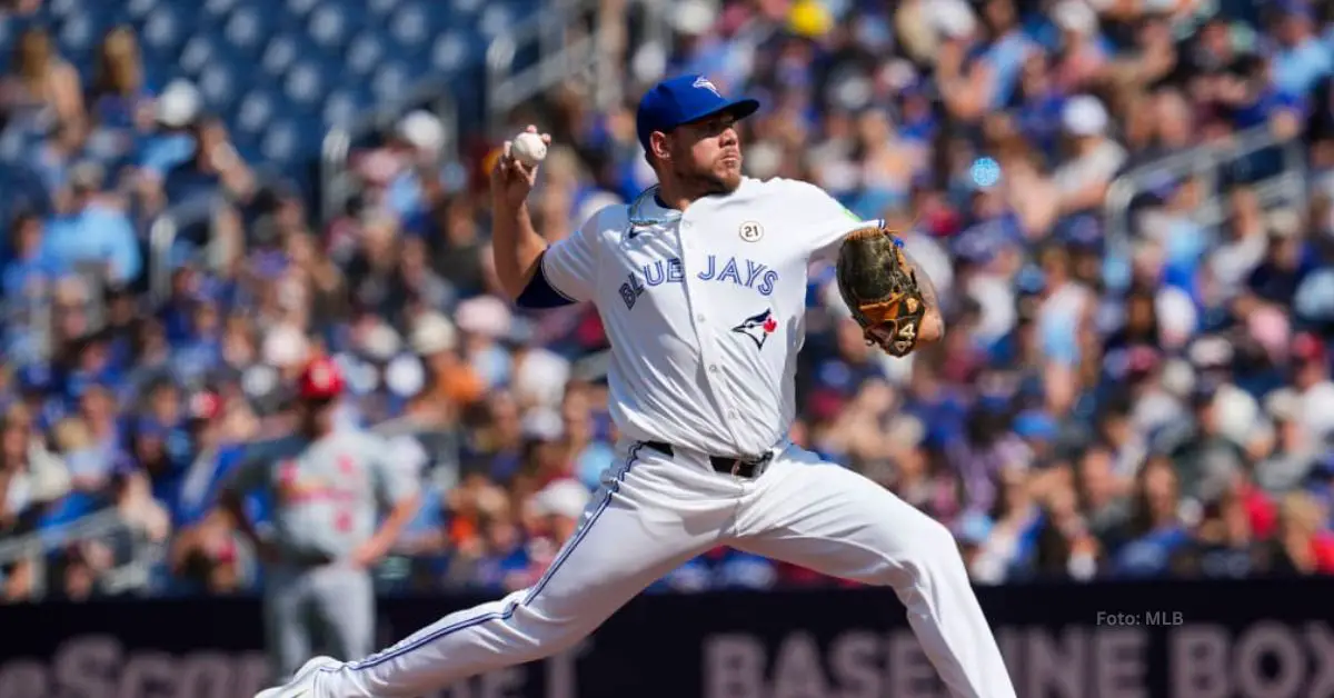 Yariel Rodríguez lanzando con Toronto Blue Jays