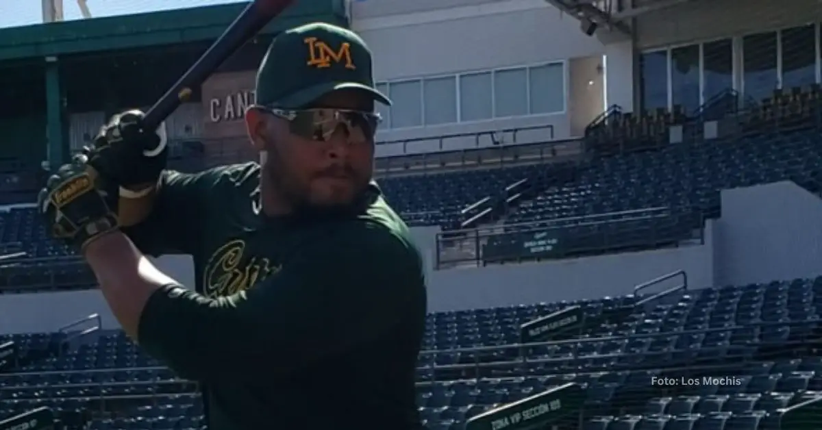 Yasmany Tomás en una practica de bateo con el equipo de Los Mochis