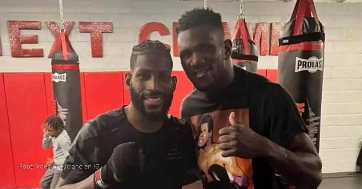 Yoenli Feliciano junto a Andy Cruz en el gimnasio de entrenaminto