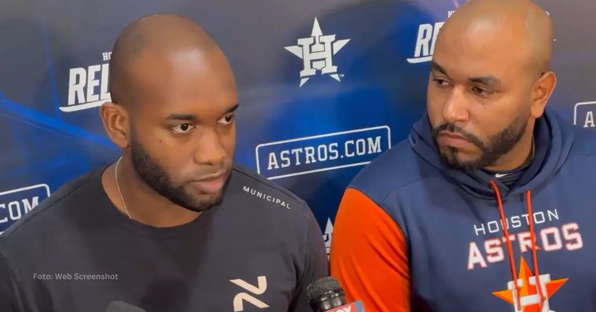 Cubano Yordan Alvarez declarando en el Minute Maid Park