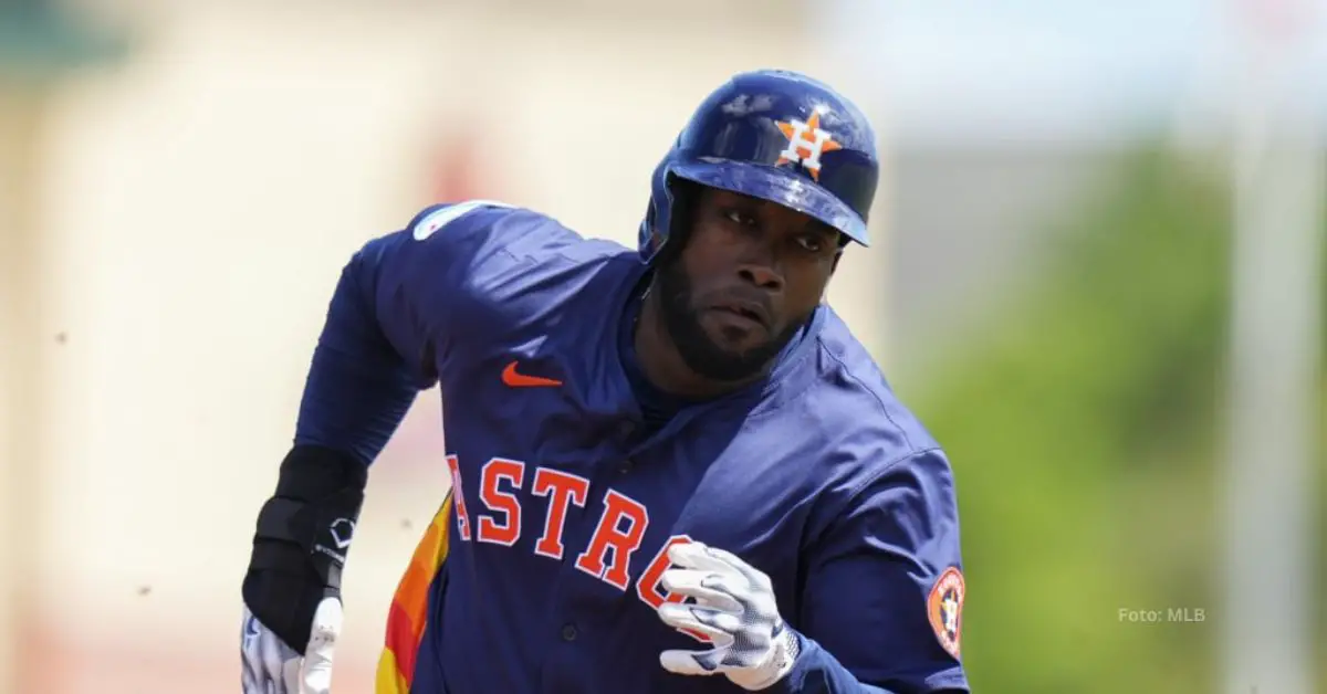 Yordan Alvarez con el uniforme de Houston Astros