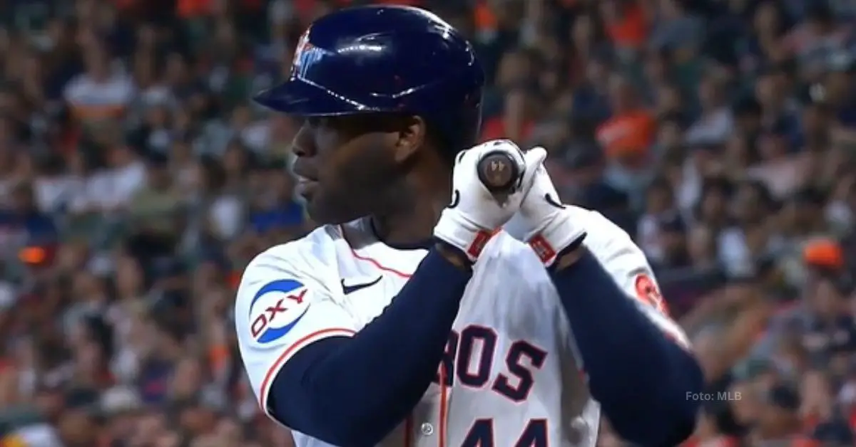 Yordan Alvarez en un turno con Houston Astros