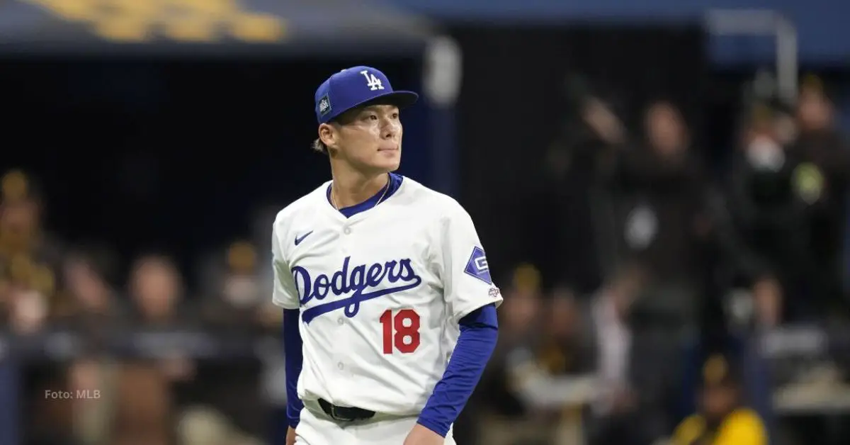 Yoshinobu Yamamoto con el uniforme de Los Angeles Dodgers