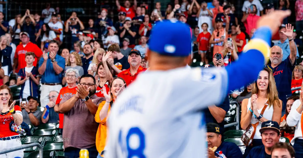 Yuli Gurriel ovacionado en Minute Maid Park