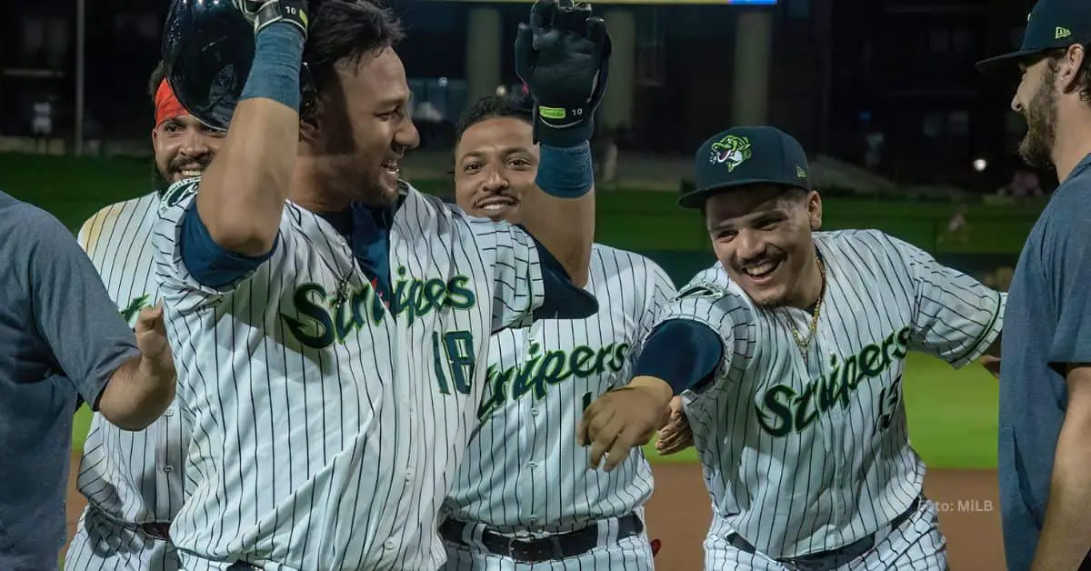 Yuli Gurriel preparado para jugado con Kansas City Royals