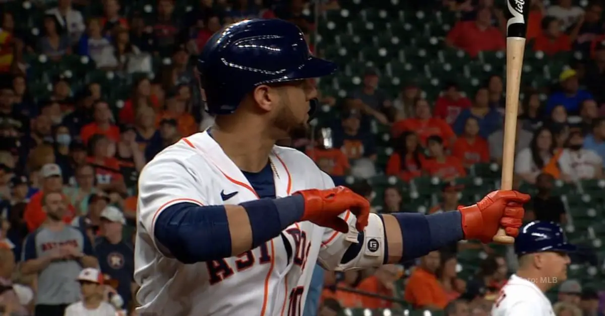 Yuli Gurriel en un turno con Houston Astros en MLB