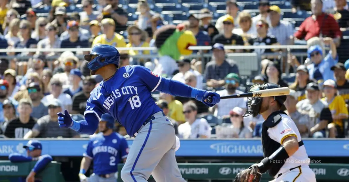 el nombre del cubano Yuli Gurriel bateando con Kansas City